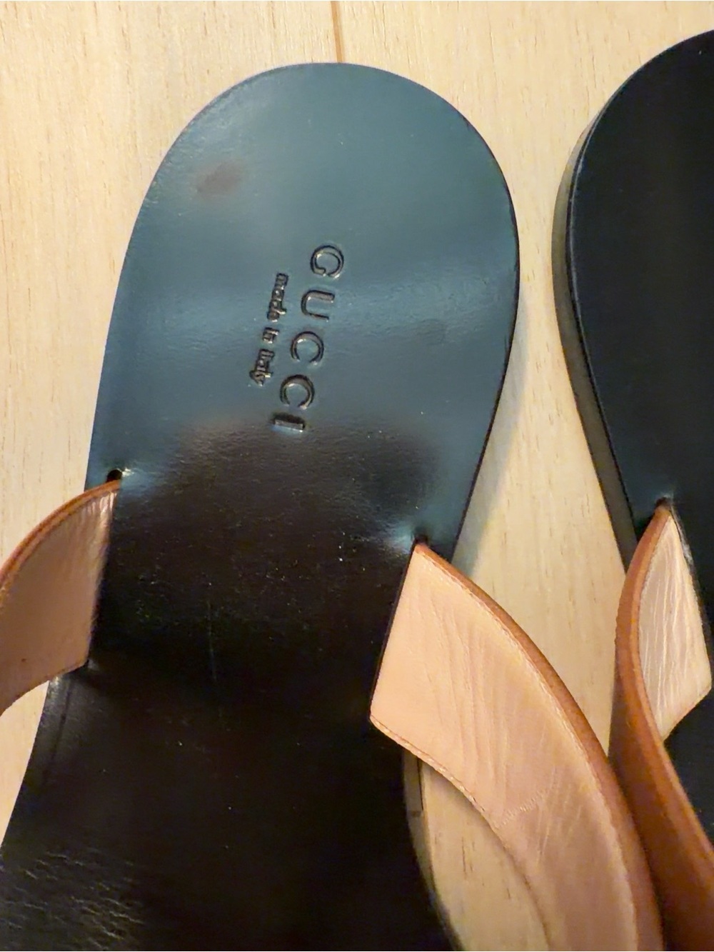 Marmont GG Leather Thong Sandals - Picture 2 of 5